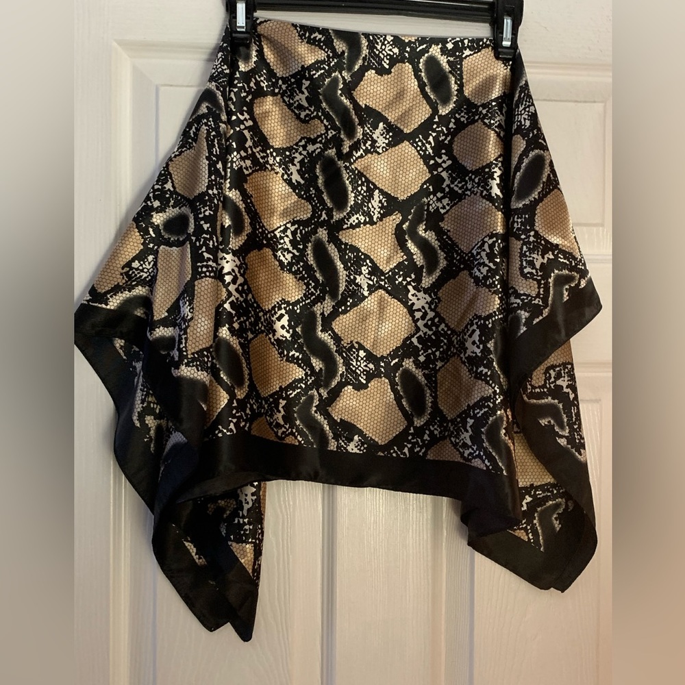 Ladies M.O.S.I. Silky scarf!  36” square!  Snake print design!
